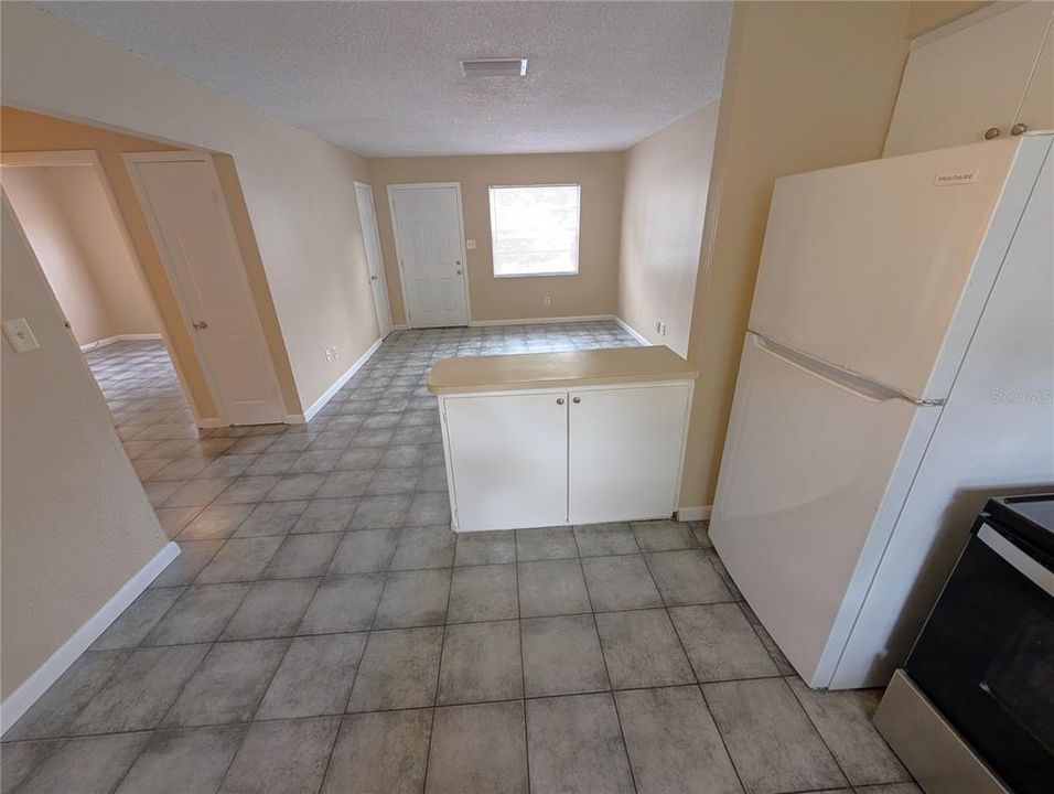 For Rent: $1,175 (2 beds, 1 baths, 702 Square Feet)