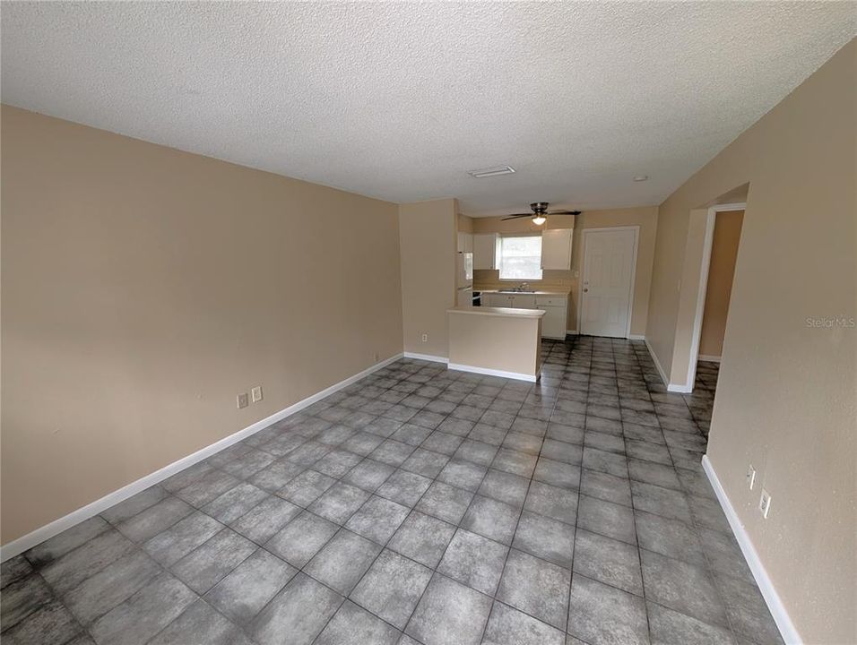 For Rent: $1,175 (2 beds, 1 baths, 702 Square Feet)