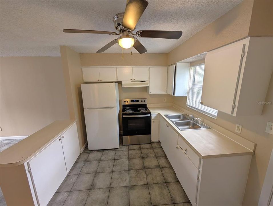 For Rent: $1,175 (2 beds, 1 baths, 702 Square Feet)