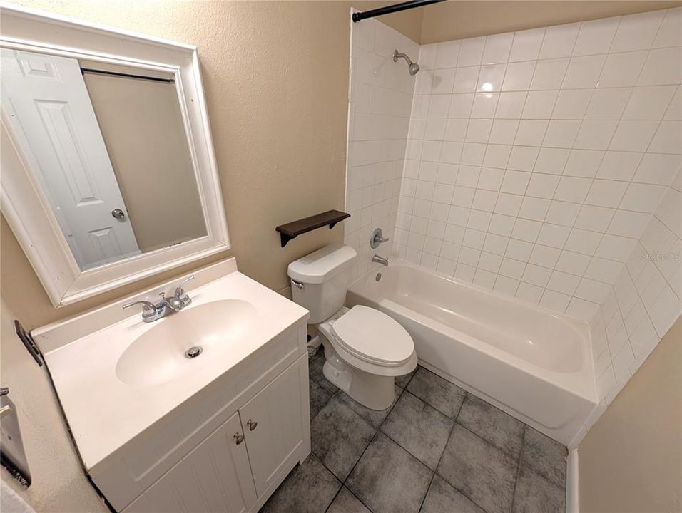 For Rent: $1,175 (2 beds, 1 baths, 702 Square Feet)