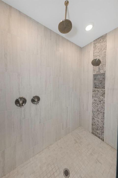 For Sale: $1,399,000 (6 beds, 4 baths, 5629 Square Feet)