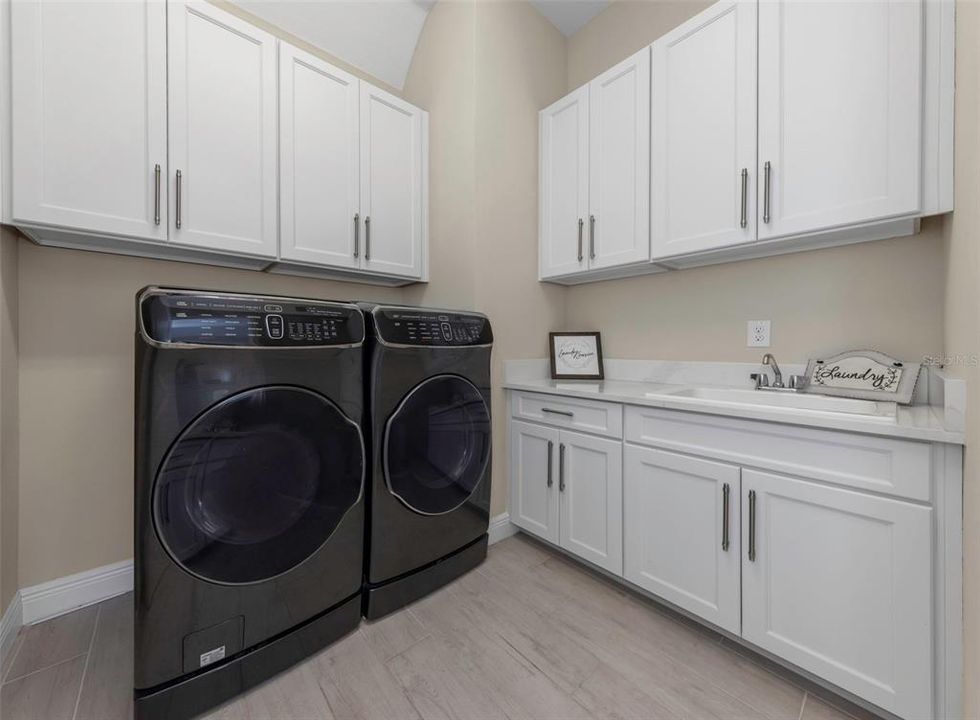 For Sale: $1,399,000 (6 beds, 4 baths, 5629 Square Feet)