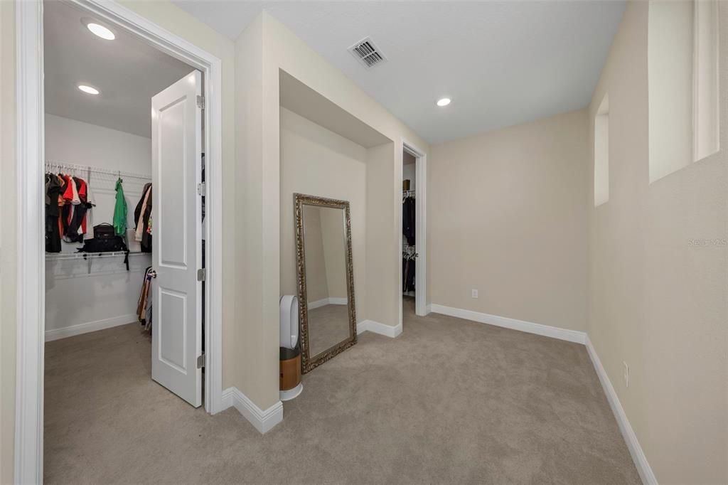 For Sale: $1,399,000 (6 beds, 4 baths, 5629 Square Feet)