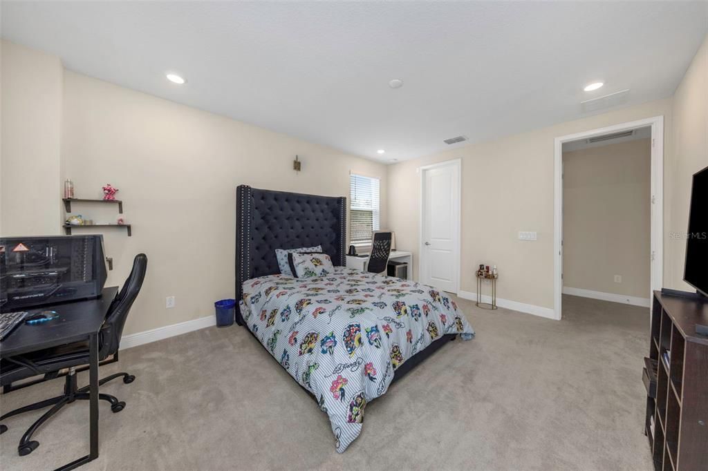 For Sale: $1,399,000 (6 beds, 4 baths, 5629 Square Feet)
