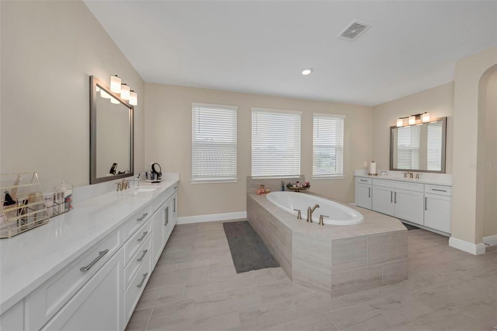 For Sale: $1,399,000 (6 beds, 4 baths, 5629 Square Feet)