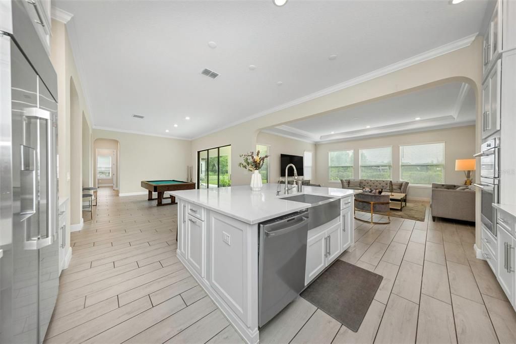 For Sale: $1,399,000 (6 beds, 4 baths, 5629 Square Feet)