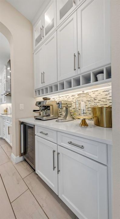 For Sale: $1,399,000 (6 beds, 4 baths, 5629 Square Feet)