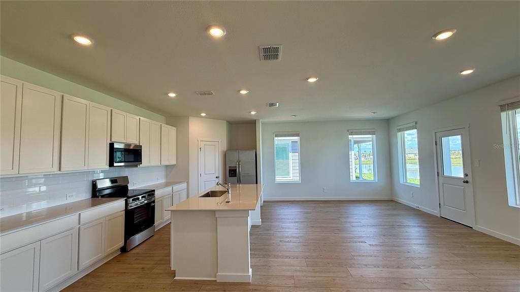 For Rent: $2,250 (3 beds, 2 baths, 1600 Square Feet)