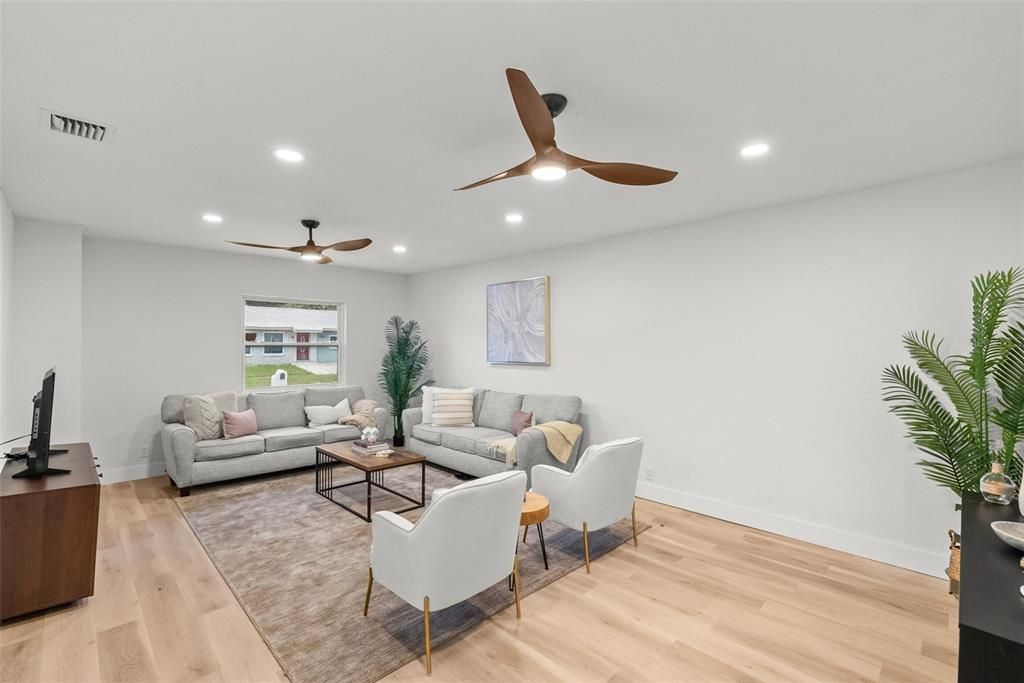 For Sale: $549,000 (5 beds, 3 baths, 2364 Square Feet)