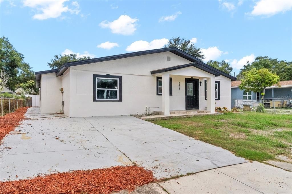 For Sale: $549,000 (5 beds, 3 baths, 2364 Square Feet)