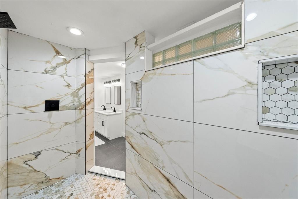 For Sale: $549,000 (5 beds, 3 baths, 2364 Square Feet)