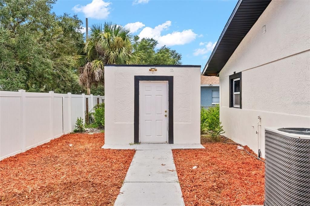 For Sale: $549,000 (5 beds, 3 baths, 2364 Square Feet)