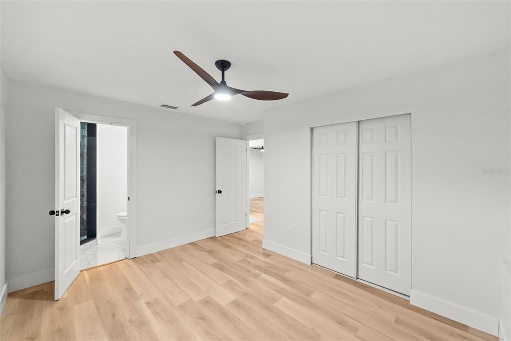 For Sale: $549,000 (5 beds, 3 baths, 2364 Square Feet)