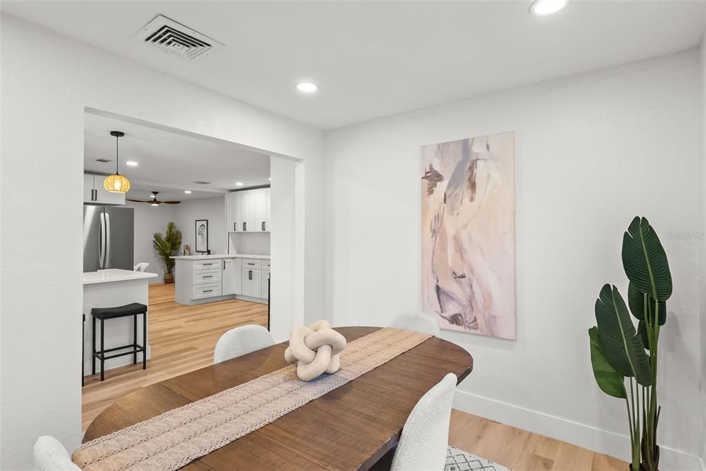 For Sale: $549,000 (5 beds, 3 baths, 2364 Square Feet)