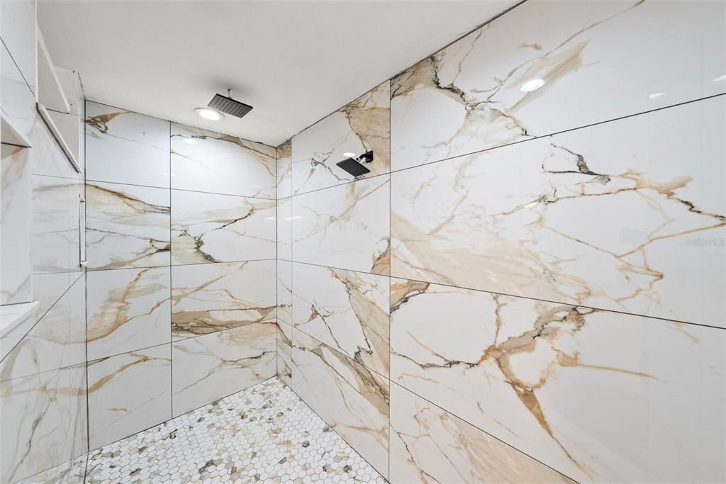 For Sale: $549,000 (5 beds, 3 baths, 2364 Square Feet)