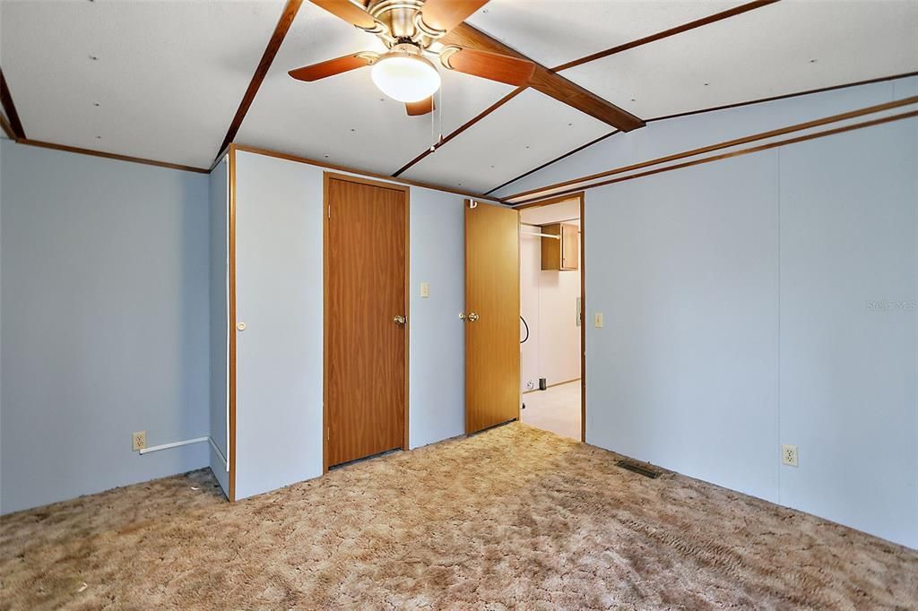 For Sale: $125,000 (2 beds, 1 baths, 840 Square Feet)