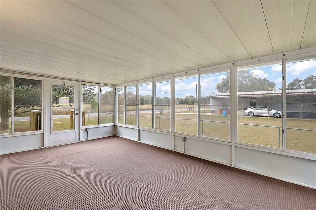 For Sale: $125,000 (2 beds, 1 baths, 840 Square Feet)