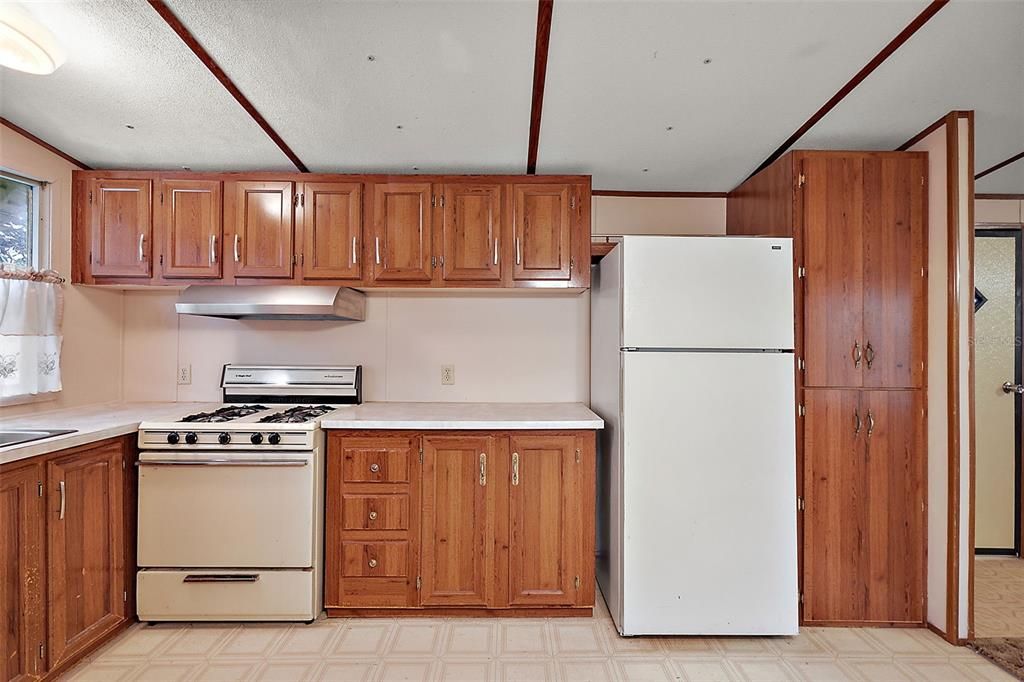For Sale: $125,000 (2 beds, 1 baths, 840 Square Feet)