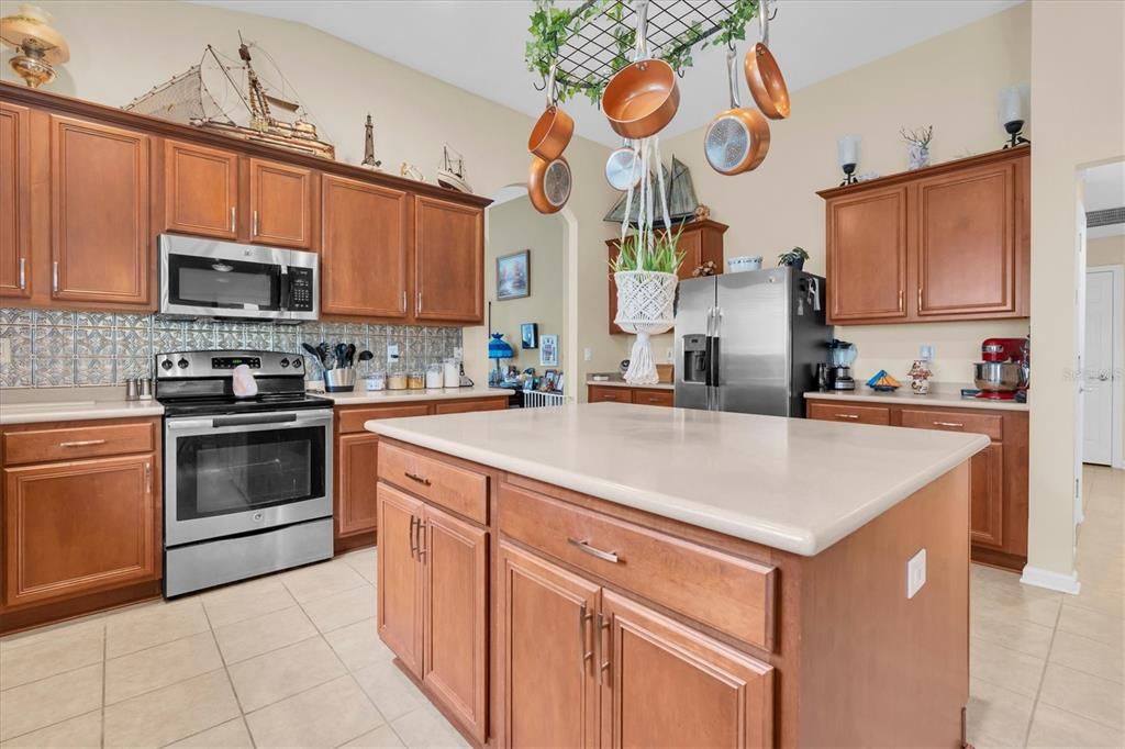 For Sale: $374,900 (4 beds, 2 baths, 2207 Square Feet)