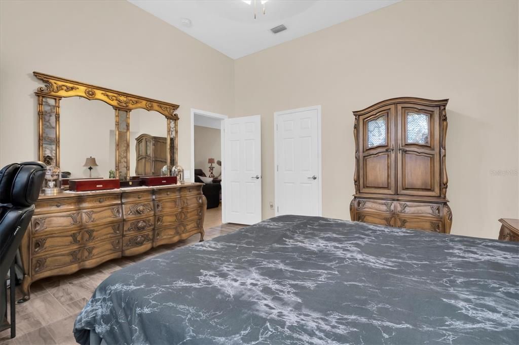 For Sale: $374,900 (4 beds, 2 baths, 2207 Square Feet)