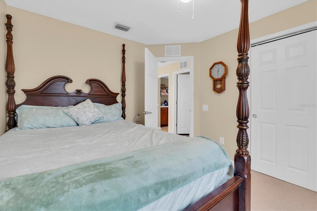 For Sale: $374,900 (4 beds, 2 baths, 2207 Square Feet)