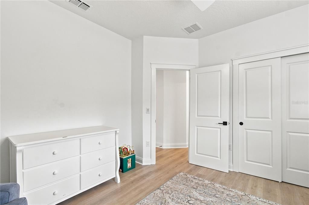 For Sale: $825,000 (5 beds, 4 baths, 3285 Square Feet)