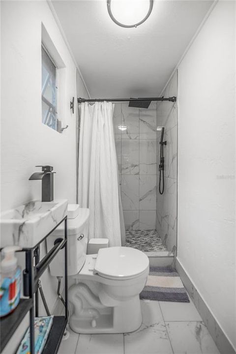 На продажу: $209,000 (2 спален, 2 ванн, 806 Квадратных фут)