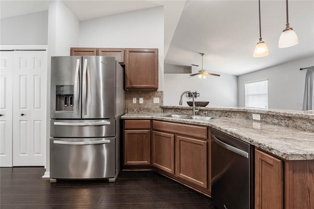 На продажу: $325,000 (3 спален, 2 ванн, 1513 Квадратных фут)