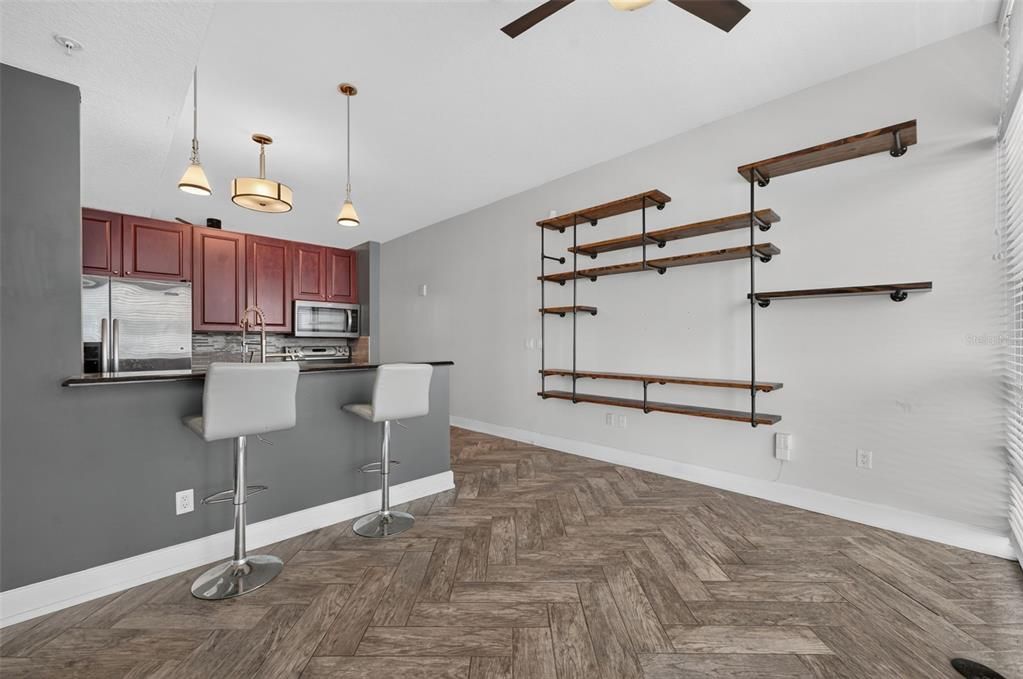 For Sale: $179,999 (1 beds, 1 baths, 644 Square Feet)