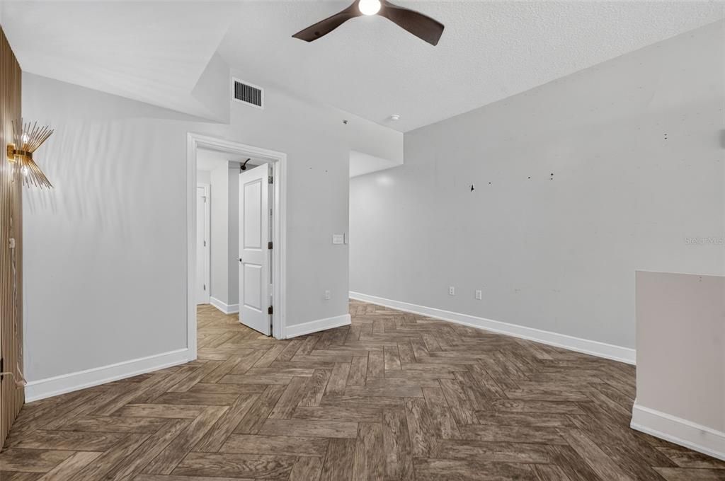 For Sale: $179,999 (1 beds, 1 baths, 644 Square Feet)