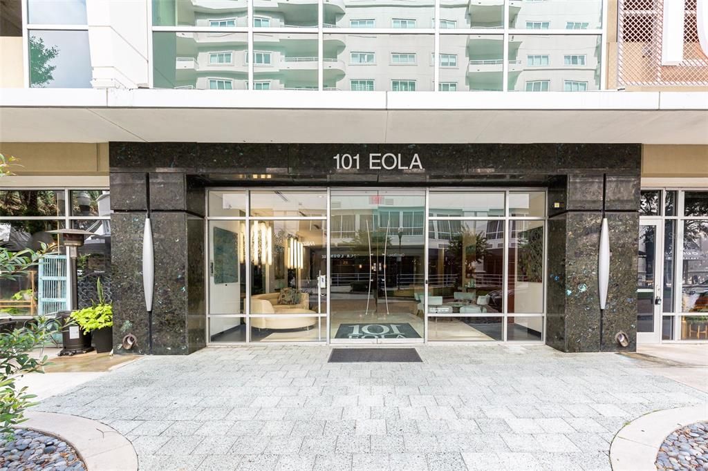 For Sale: $179,999 (1 beds, 1 baths, 644 Square Feet)