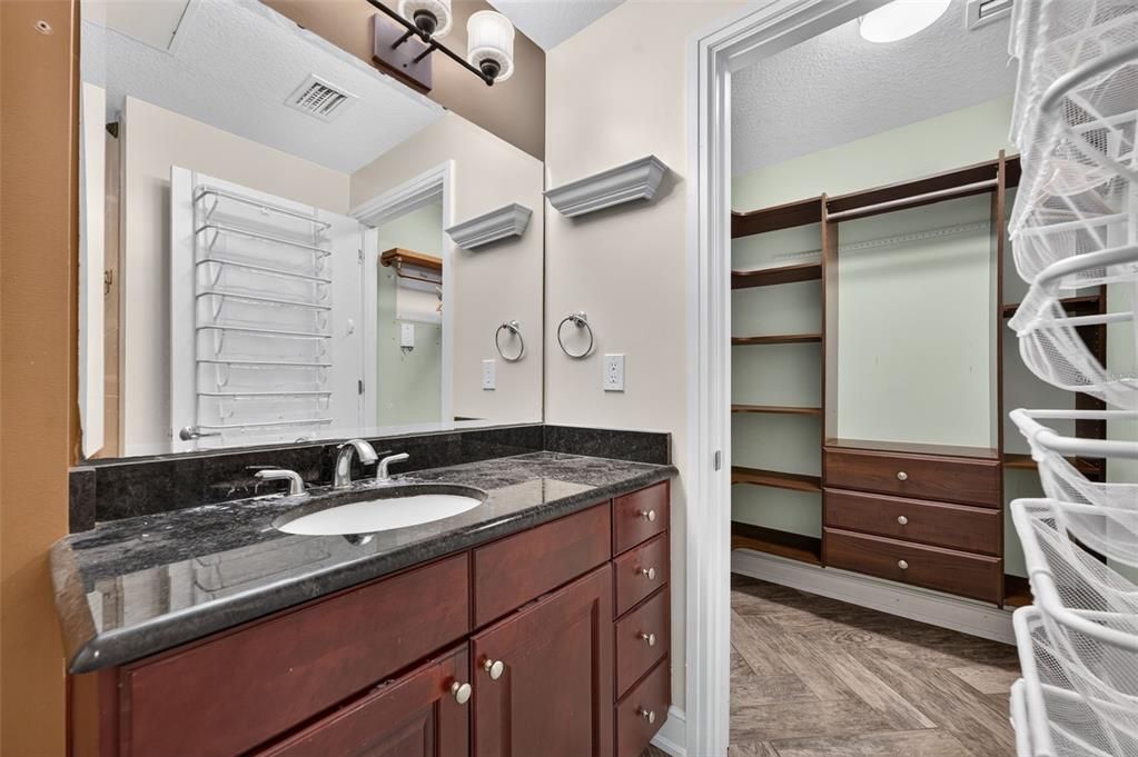 For Sale: $179,999 (1 beds, 1 baths, 644 Square Feet)