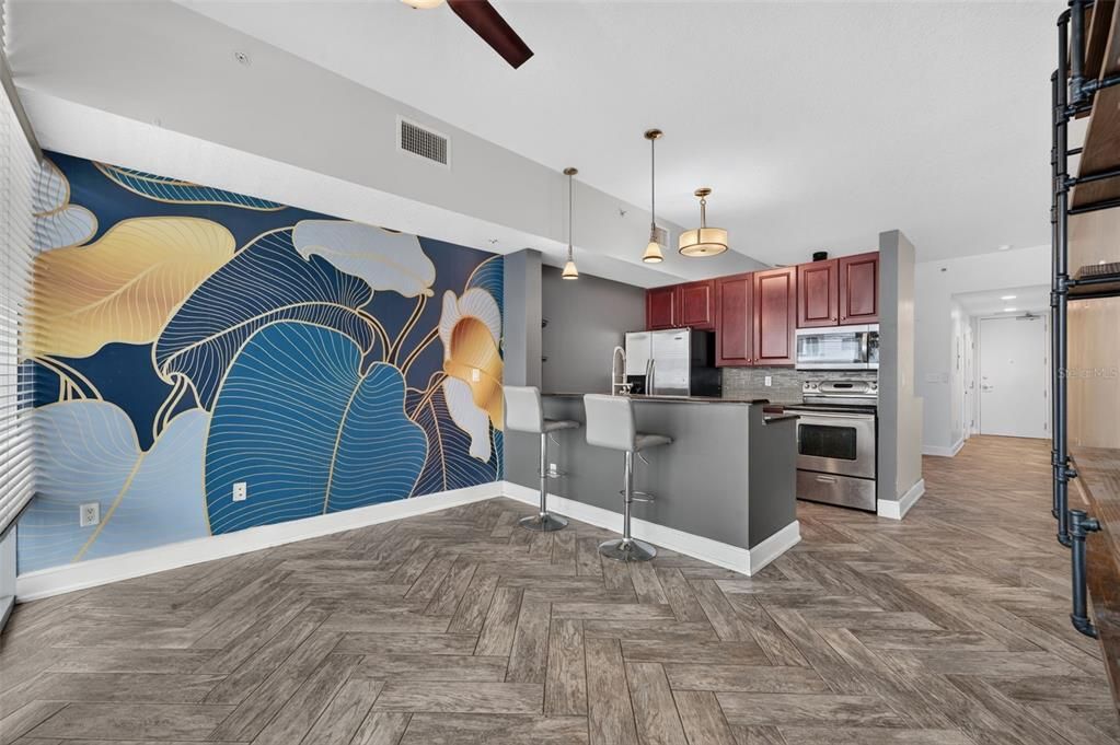 For Sale: $179,999 (1 beds, 1 baths, 644 Square Feet)