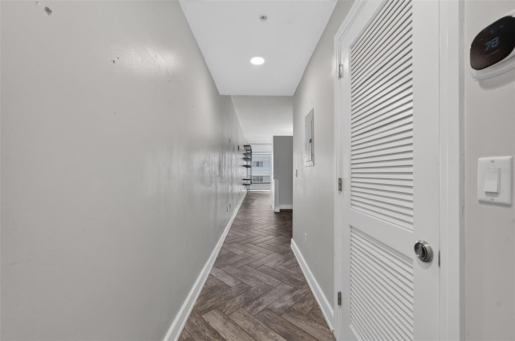 For Sale: $179,999 (1 beds, 1 baths, 644 Square Feet)