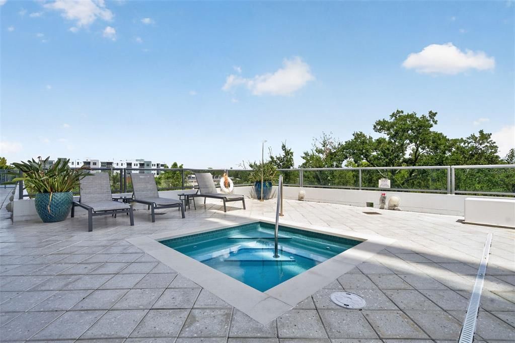 For Sale: $179,999 (1 beds, 1 baths, 644 Square Feet)