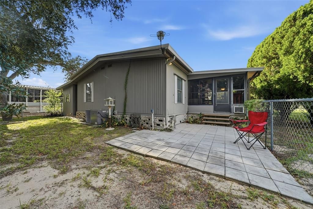 For Sale: $159,900 (2 beds, 2 baths, 864 Square Feet)