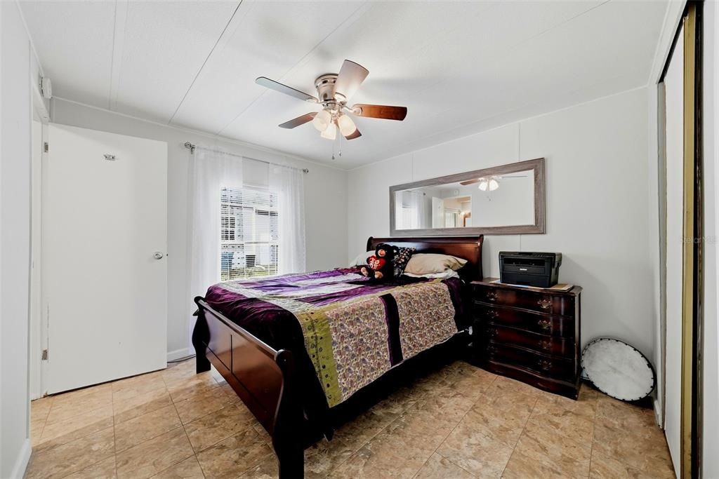 For Sale: $159,900 (2 beds, 2 baths, 864 Square Feet)
