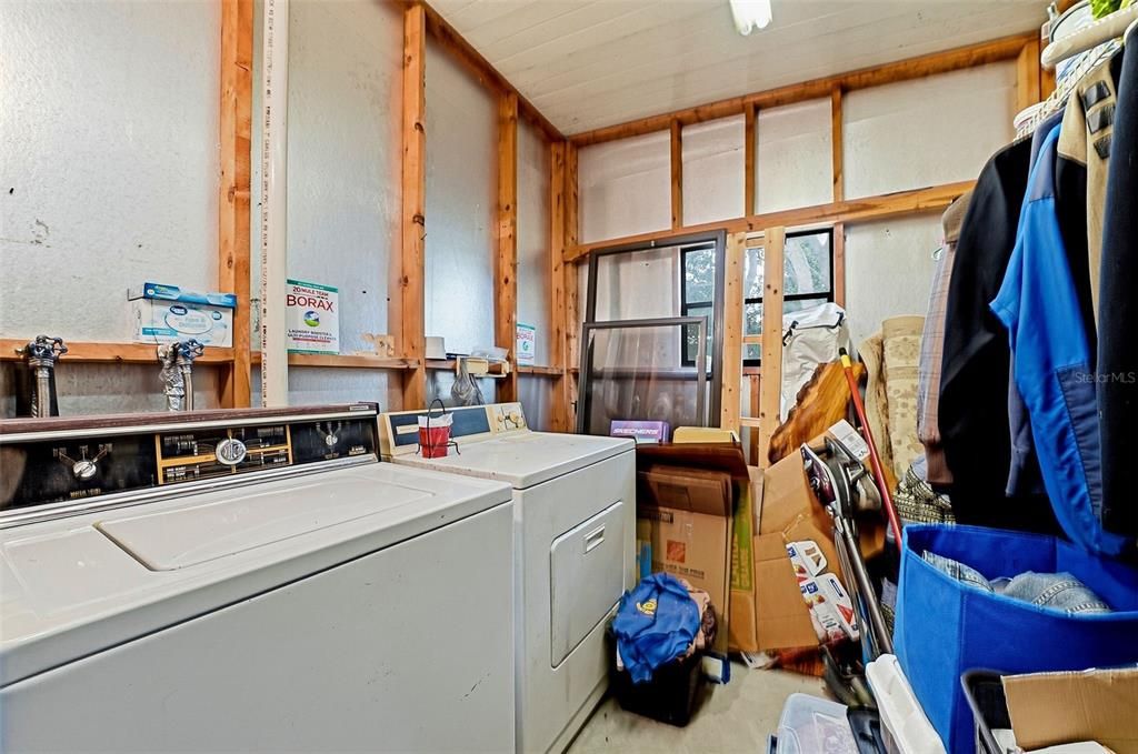 For Sale: $159,900 (2 beds, 2 baths, 864 Square Feet)