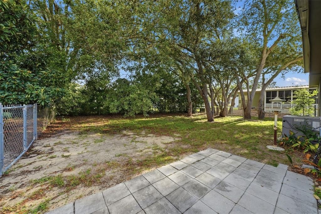 For Sale: $159,900 (2 beds, 2 baths, 864 Square Feet)
