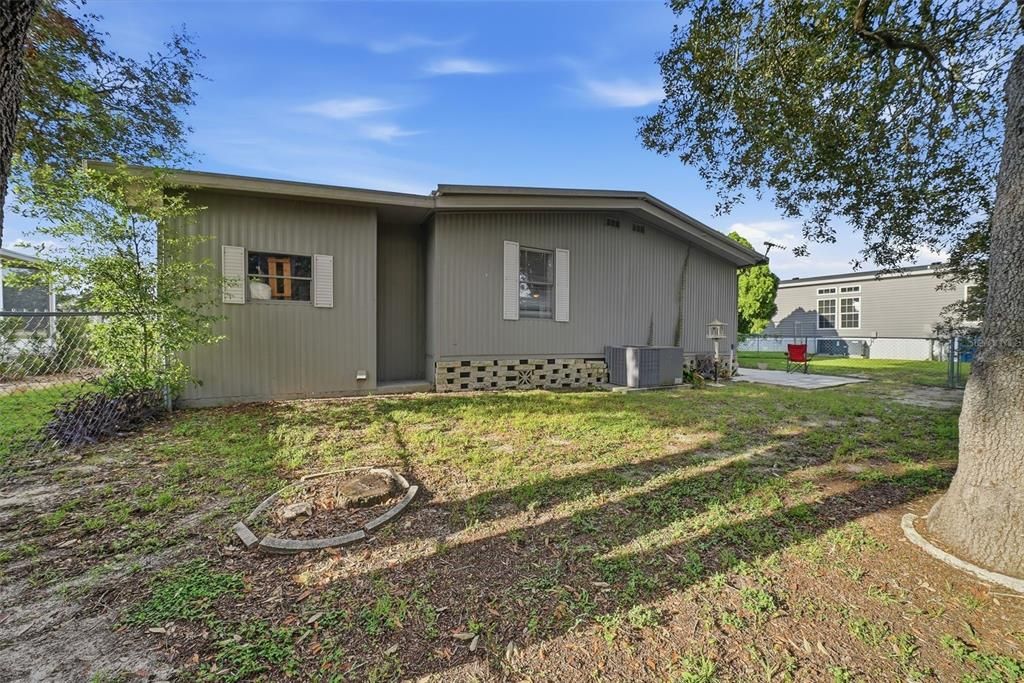 For Sale: $159,900 (2 beds, 2 baths, 864 Square Feet)