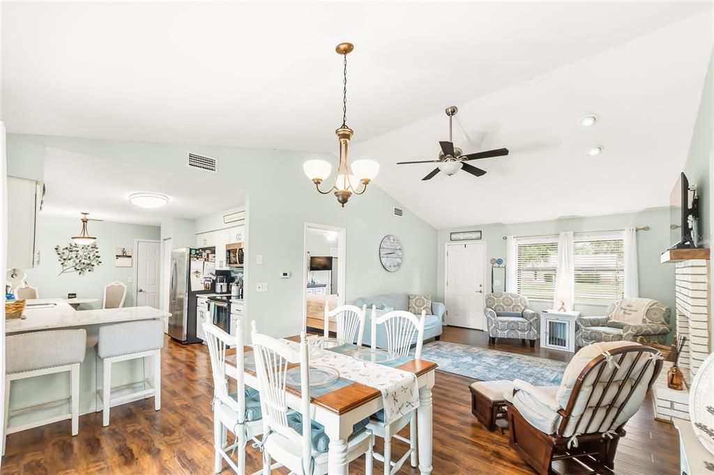 En Renta: $1,600 (3 camas, 2 baños, 1200 Pies cuadrados)