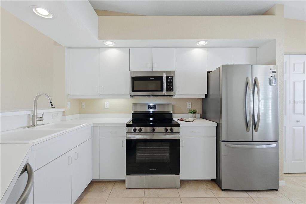 For Sale: $187,000 (2 beds, 2 baths, 1153 Square Feet)