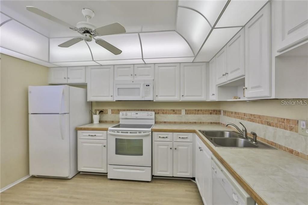 En Venta: $134,900 (2 camas, 2 baños, 1008 Pies cuadrados)