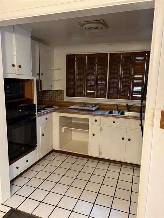 На продажу: $264,900 (2 спален, 1 ванн, 928 Квадратных фут)