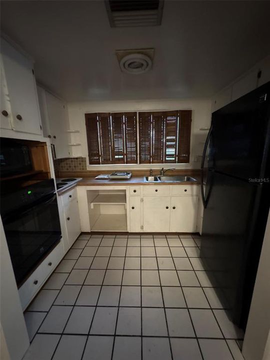 На продажу: $264,900 (2 спален, 1 ванн, 928 Квадратных фут)