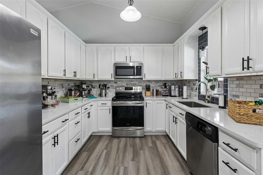 В аренду: $2,850 (3 спален, 2 ванн, 1441 Квадратных фут)