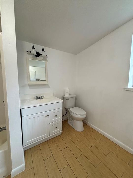 待售: $195,000 (2 贝兹, 2 浴室, 1573 平方英尺)