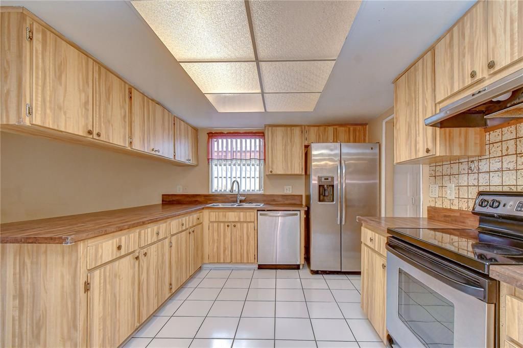 На продажу: $429,900 (4 спален, 2 ванн, 1630 Квадратных фут)