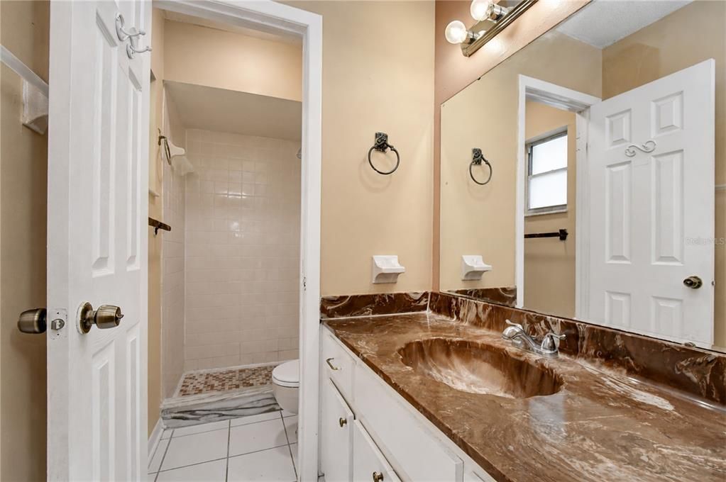 На продажу: $429,900 (4 спален, 2 ванн, 1630 Квадратных фут)