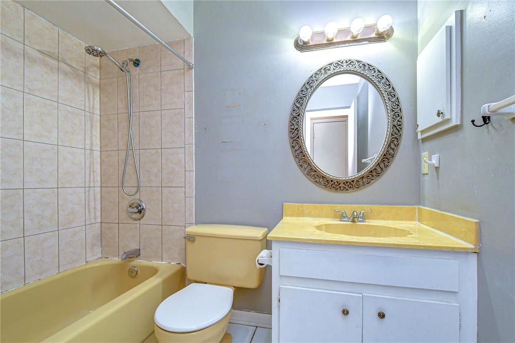 На продажу: $429,900 (4 спален, 2 ванн, 1630 Квадратных фут)